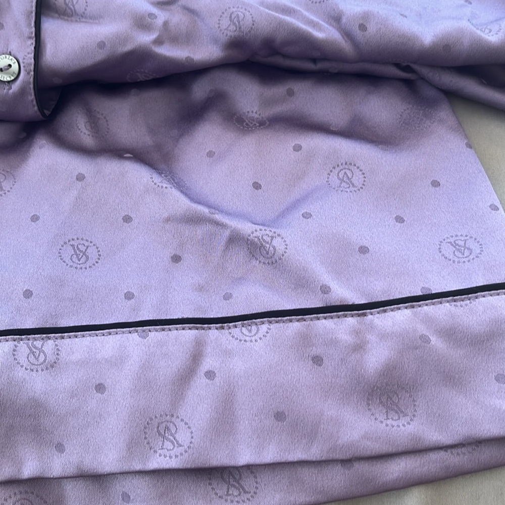 Victoria’s Secret Silk Pajama Set - Picture 4 of 11